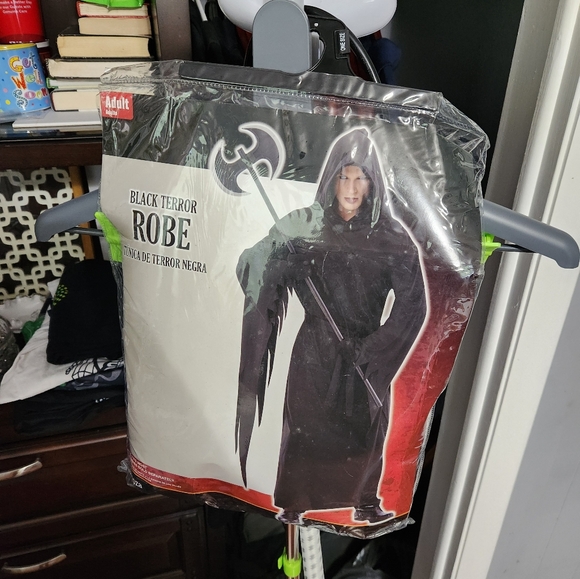 Amscan Other - Adult one size fits most black terror robe with accessories that go with costume